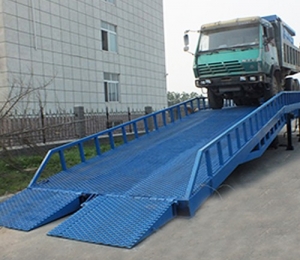 液壓式登車(chē)橋